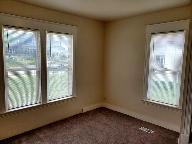 Building Photo - Fantastically updated Monroe District Area 3BR/1.5BA House