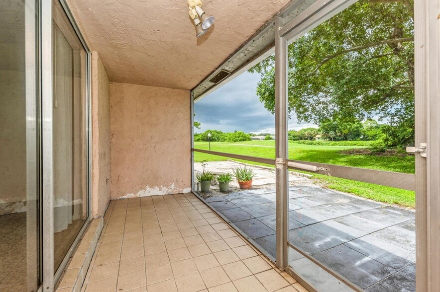 Building Photo - 2405 Lowson Blvd