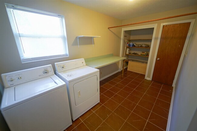 Building Photo - 1804 Skyland Dr