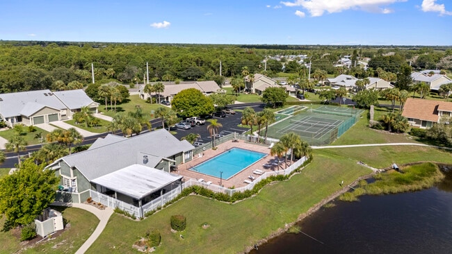 Building Photo - 1431 SE Berwick Ct
