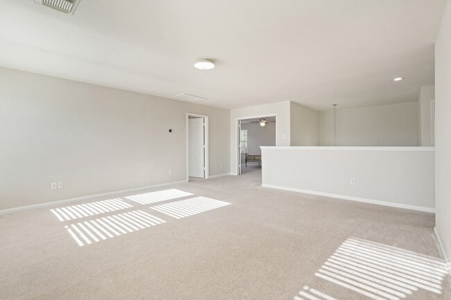 Building Photo - 29650 Legends Green Dr