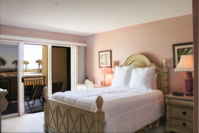 Building Photo - 3939 Ocean Dr