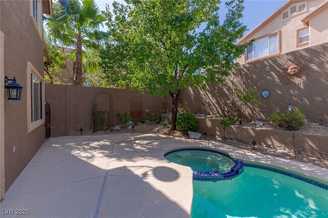 Building Photo - 2317 Sunrise Meadows Dr
