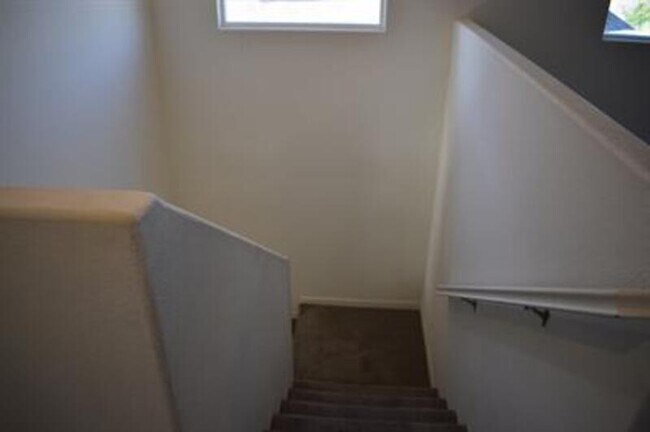 Building Photo - 4297 Lasalle Dr