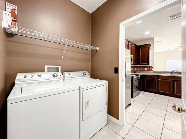 Building Photo - 1827 Great Falls Way