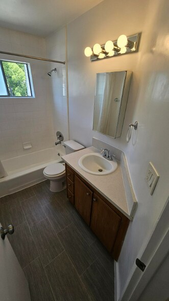 Building Photo - 545 Hayworth Ave