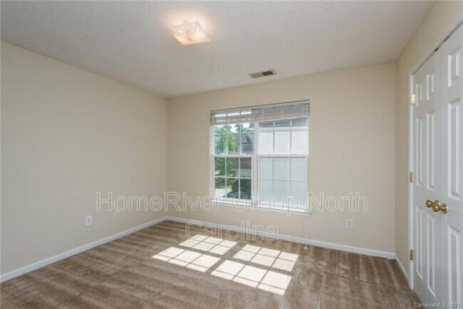Building Photo - 9706 Ashburton Dr