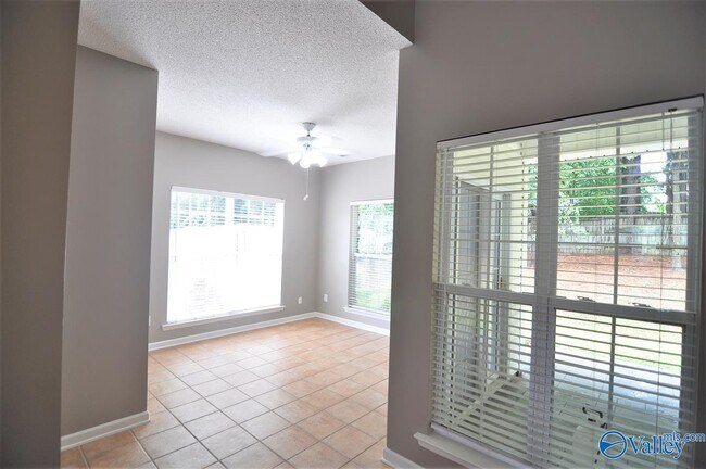 Building Photo - 206 Horseshoe Bend N
