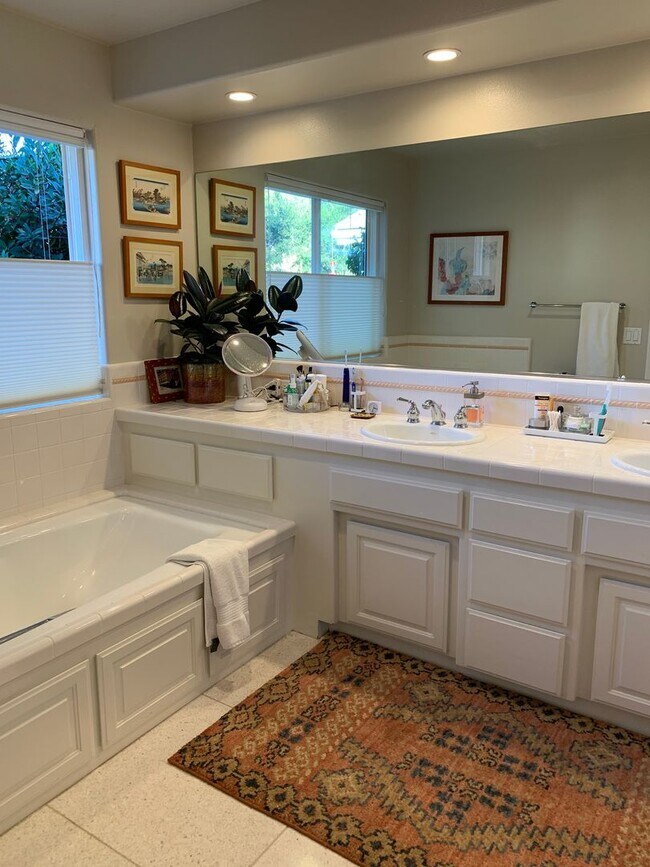 Building Photo - Beautiful Home in Gated Community