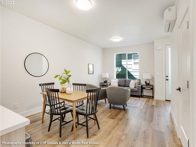 Building Photo - Stunning Modern Condo in Woodstock with Washer/Dryer in-unit, Patio & More