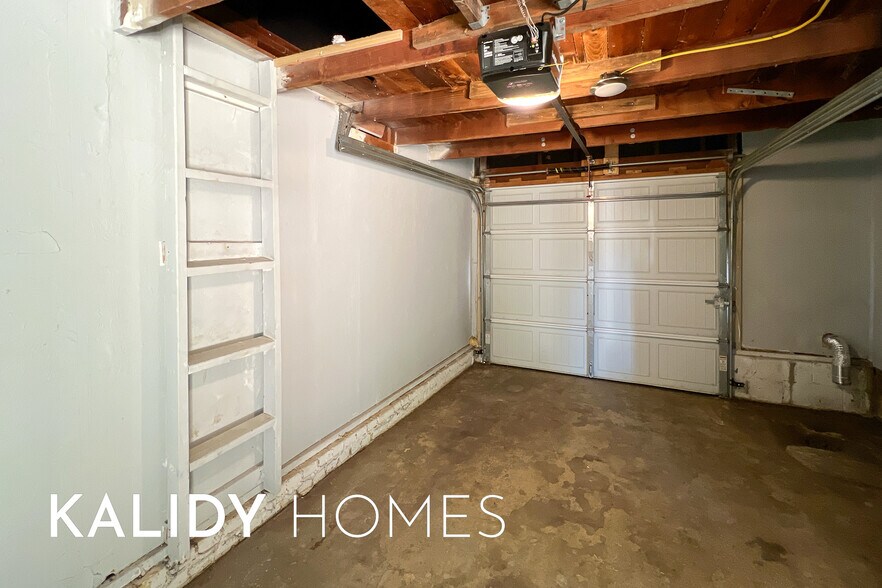 Building Photo - 1338 South Dr