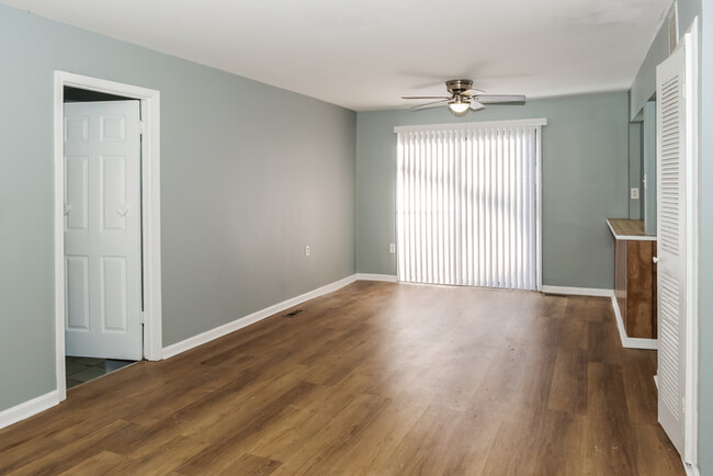 Building Photo - 2105 Medaris Rd NW