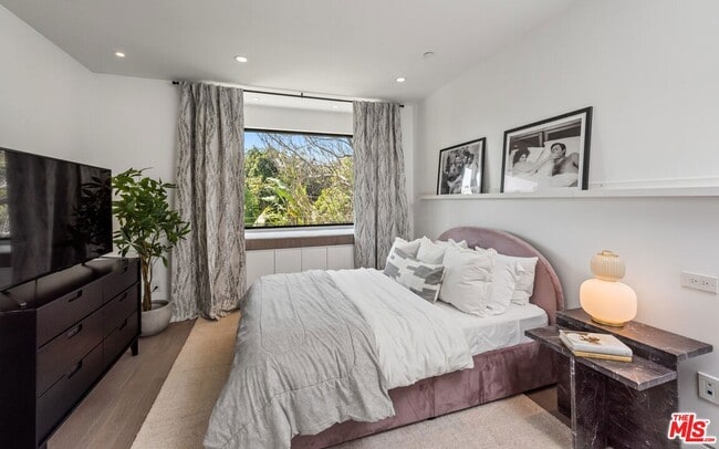 Building Photo - 1724 N Sierra Bonita Ave