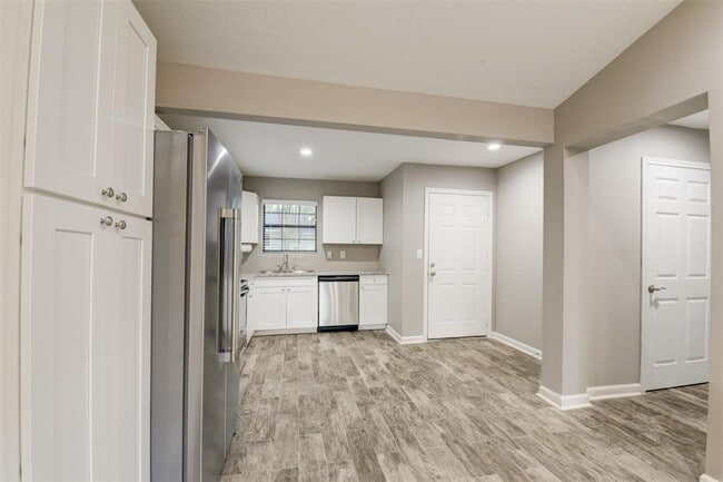 Building Photo - 3491 Balboa Cir