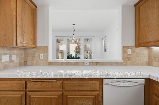 Building Photo - 1087 Waterfall Way