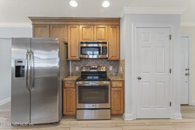 Building Photo - 618 8th Ave N