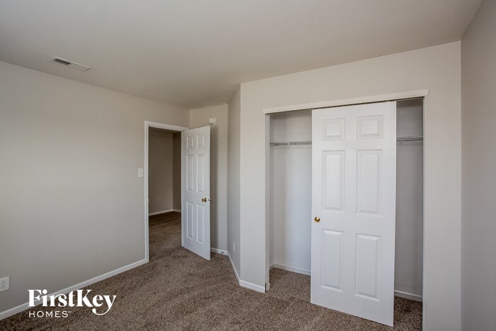 Building Photo - 10074 Golden Dr
