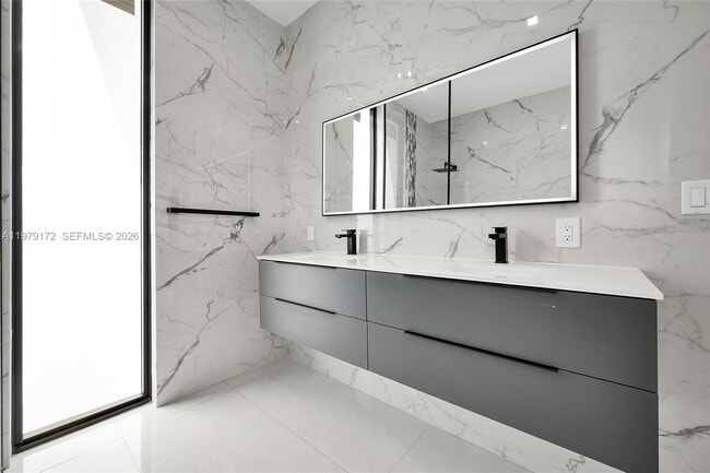 Building Photo - 2516 NE 21st St