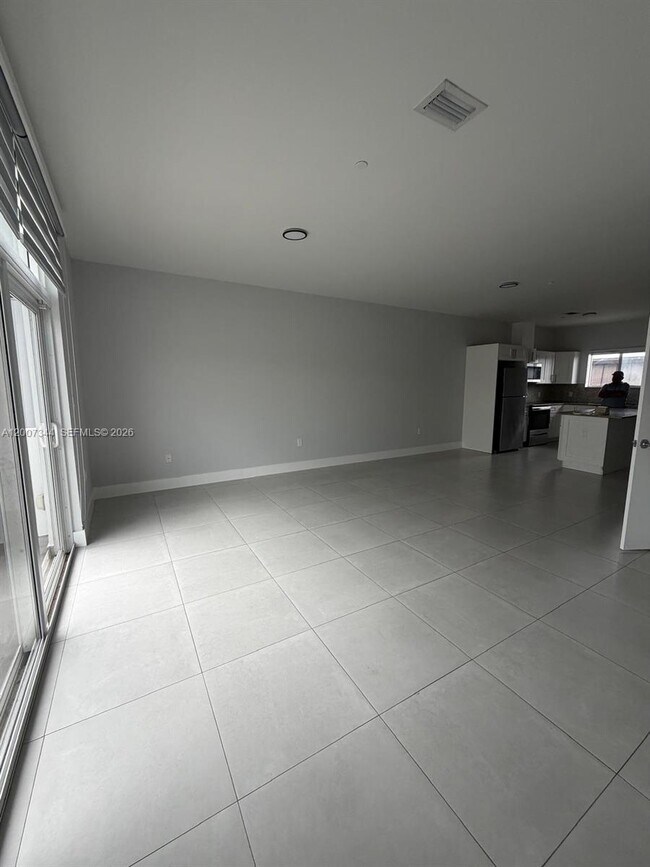 Building Photo - 381 E 50th St