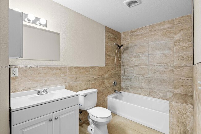 Building Photo - 1472 SW 44th Ave