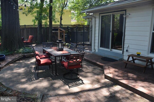 Building Photo - 8705 Yardley Dr