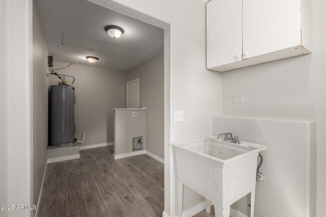 Building Photo - 4001 W Libby St