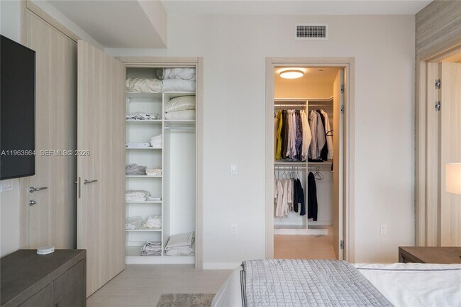 Building Photo - 1000 Brickell Plaza