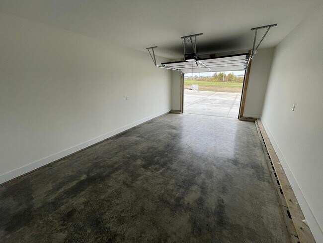 Building Photo - 320/322 Winding Branch Drive