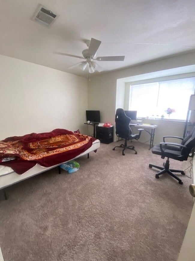 Building Photo - 3 Bed 3.5 Bath Duplex on TXST Bus Route!