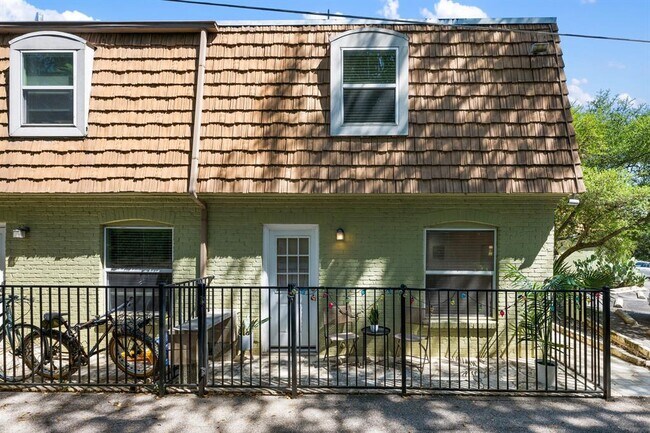 Building Photo - 1500 East Side Dr