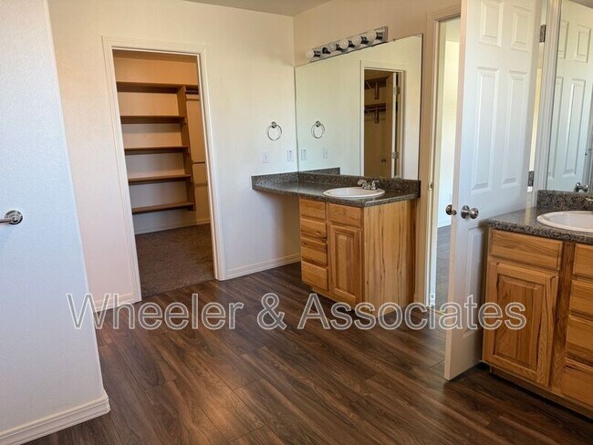 Building Photo - 1584 W Galbraith Ln