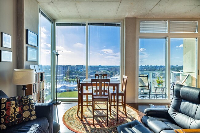 Building Photo - 777 N Ashley Dr