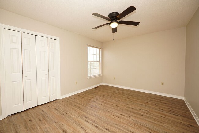 Building Photo - Great Fort Walton Beach Location