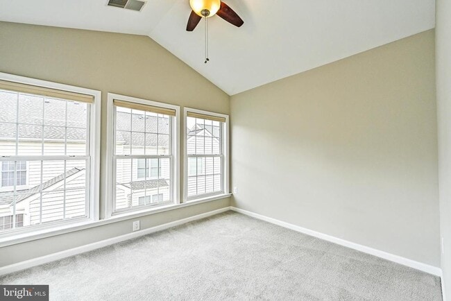 Building Photo - 4654 Hummingbird Ln