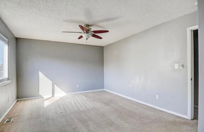 Building Photo - 727 Alder Cir