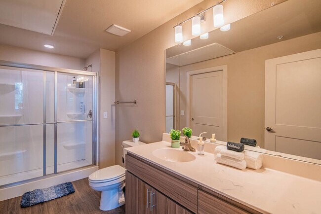 Building Photo - 2044 S Willow Creek Apartment