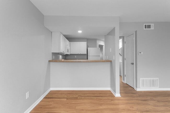 Building Photo - 1505 W 25th Ct