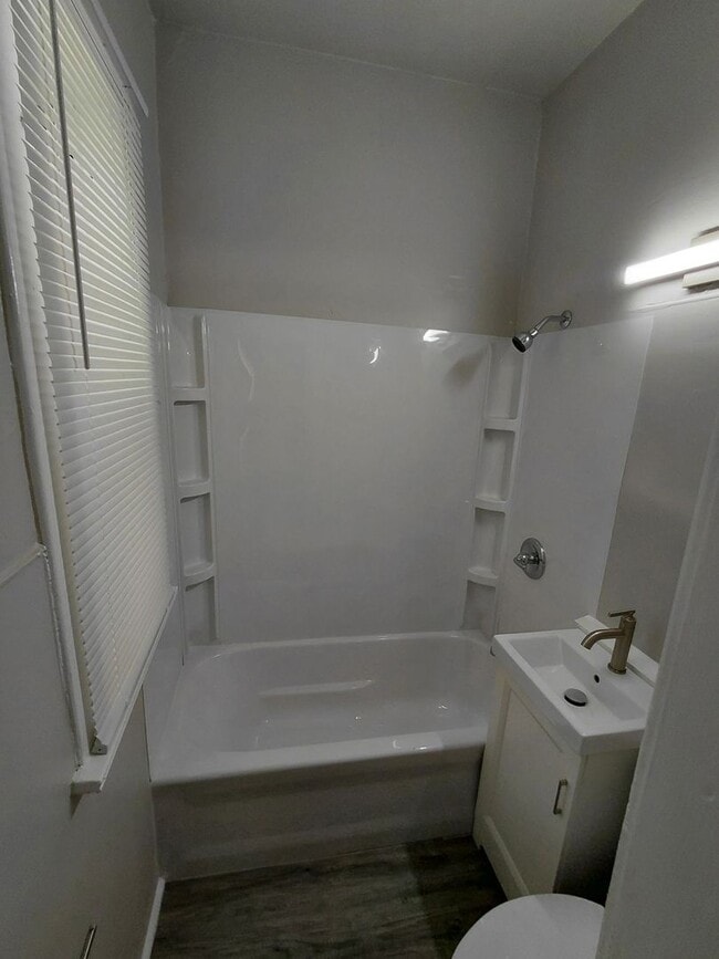 Interior Photo - 316 - 320 Maple Ave 6 Unit