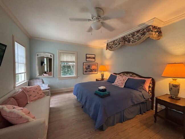 Building Photo - 441 28th St