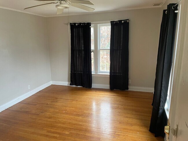 Building Photo - 256 Wyandotte St