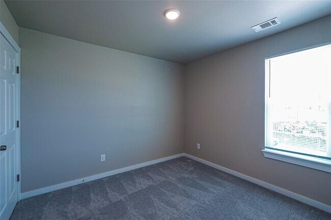 Building Photo - 108 Sandy Oaks Loop