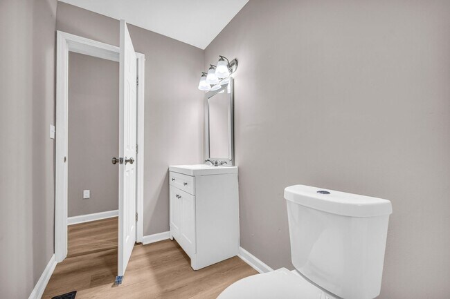 Building Photo - Charming 2BR Duplex in Atlanta