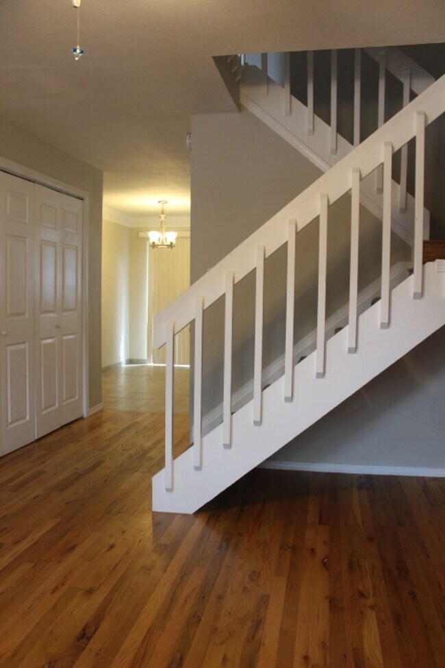 Building Photo - Dakota Station - 2 BR/1 BA Condo!