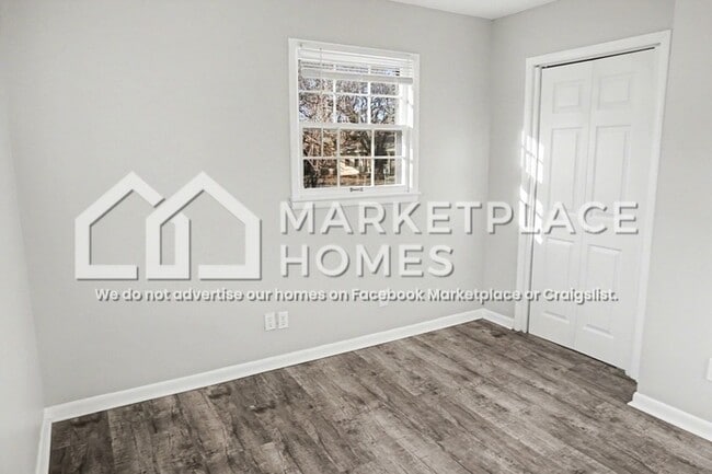 Building Photo - 201 Larkwood Dr SW