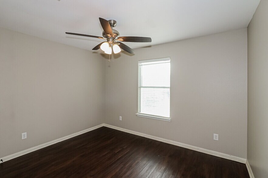 Building Photo - 4010 Cozy Trail Ct