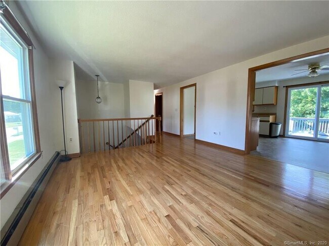 Living room - 149 Tanglewood Dr