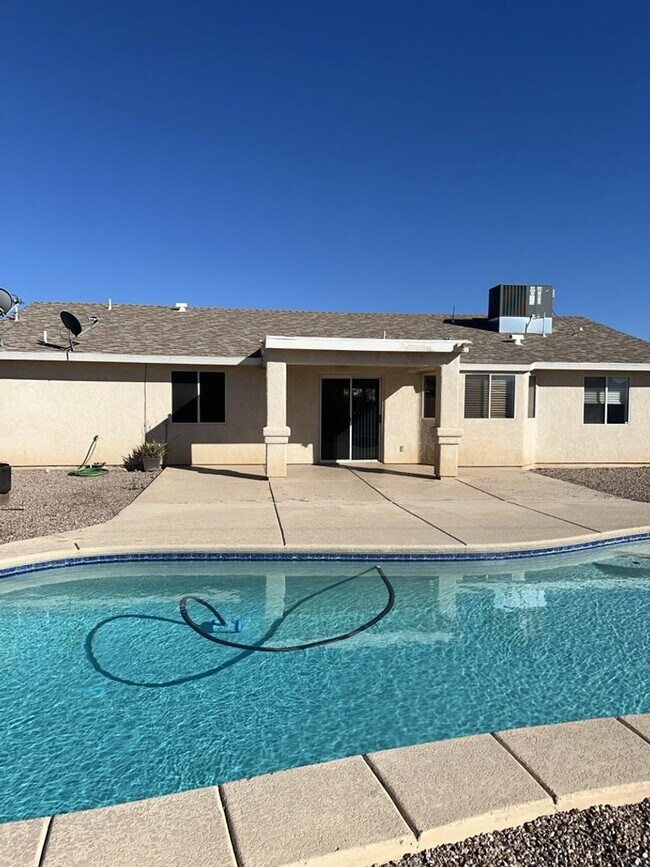 Building Photo - Unfurnished Pool Home