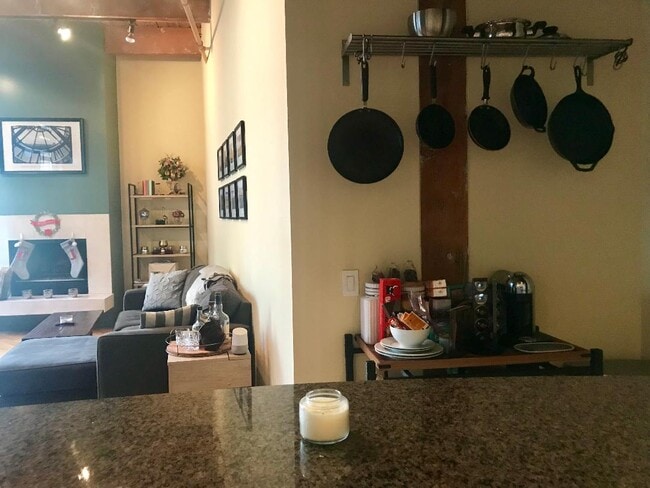 Kitchen area - 2300 W Wabansia Ave