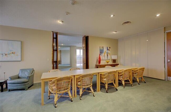 Building Photo - Adorable 2 bed 2 bath in historic Liberty Tower