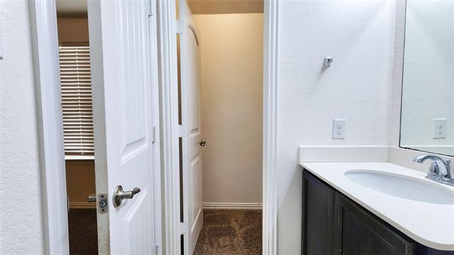 Building Photo - 3808 Hazelhurst Dr
